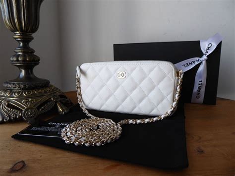 pochetta chanel|Chanel clutch with hand strap.